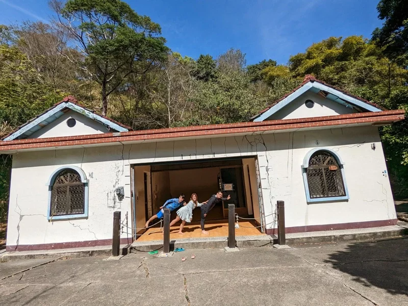 九份二山周邊傾斜屋的屋身與門廊